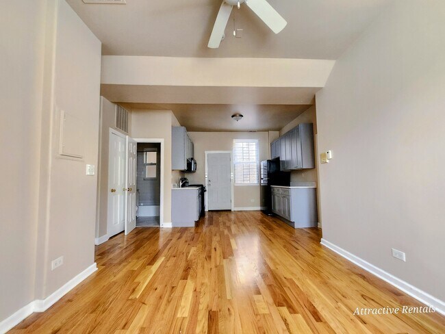 Building Photo - 1022 W 64th St