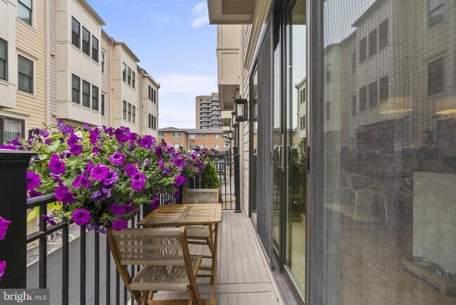 Building Photo - 1520 16th Ct N