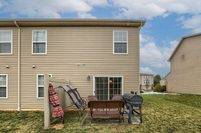 Building Photo - 3 bedroom townhome