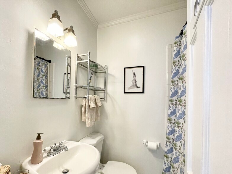 Bathroom, Pedestal Sink, Medicine Cabinet - 215 W Taylor St