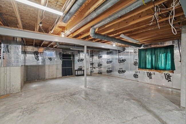 Building Photo - 10196 Waterside Ct