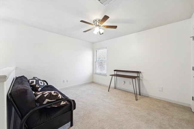 Building Photo - 8017 W Oakwood Ct