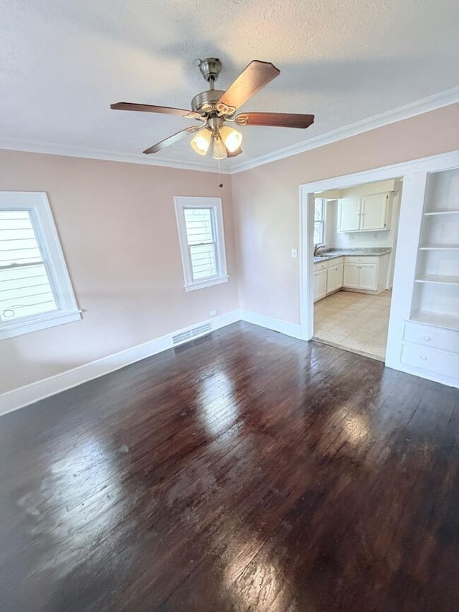 Building Photo - Spacious 4-Bedroom Single-Family Home with 2-Car Garage in Cleveland Heights