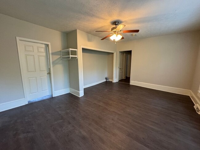 Building Photo - Large 4/2.5 House in S Rome $1,395