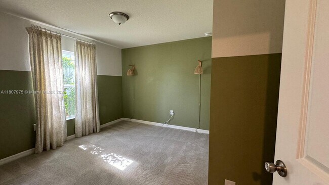 Building Photo - 111 Sunfish Dr