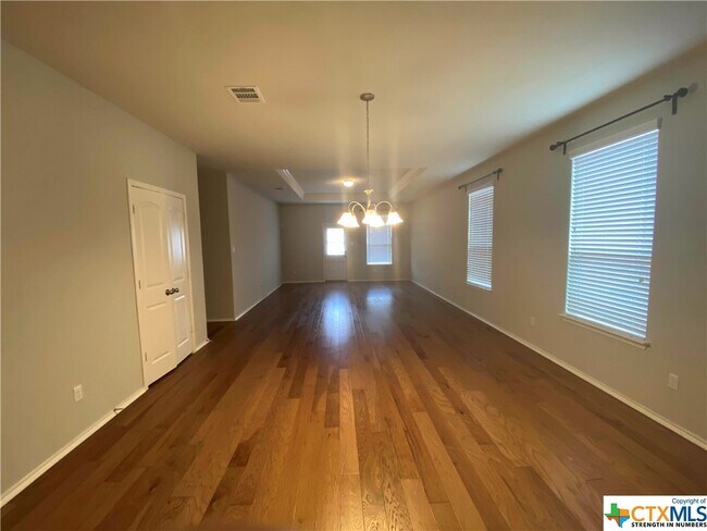 Building Photo - 180 Martha Dr