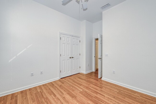 Building Photo - Emerson Square 4 Bedroom Home