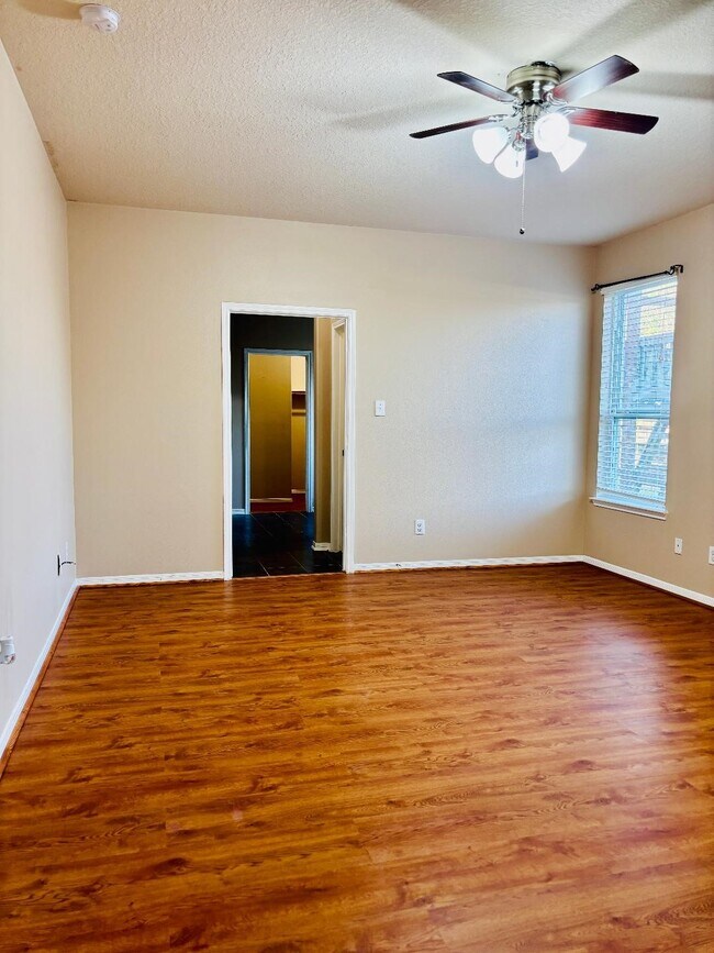 Building Photo - 9947 Valance Way