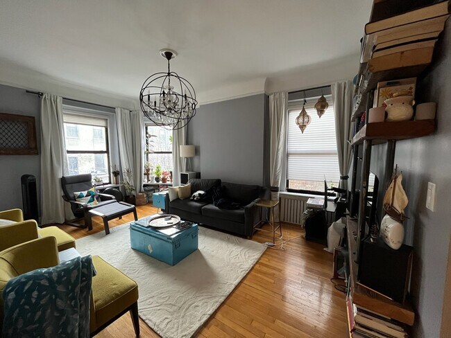 Building Photo - 102 W 75th St