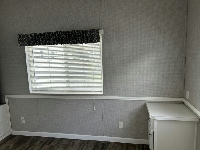 Building Photo - 6941 MacDonald Ct