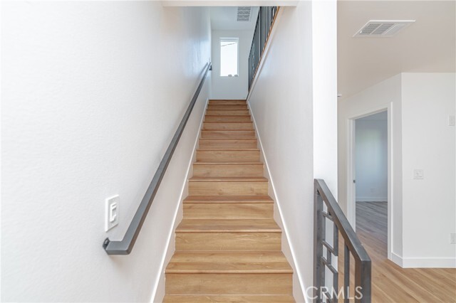 Building Photo - 1183 E 59th Pl