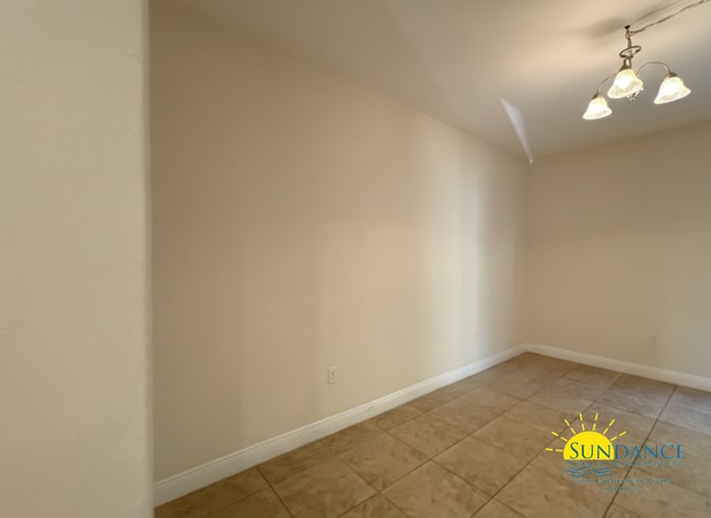 Building Photo - Beautiful 3 Bedroom Townhouse in The Palm Reserve