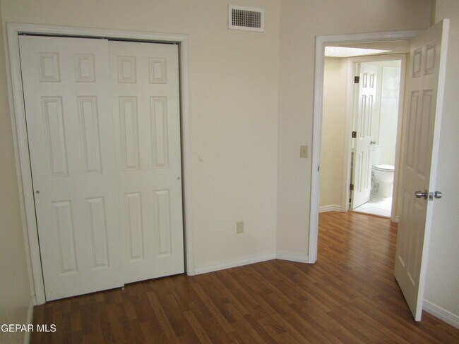 Building Photo - 6924 Imperial Ridge Dr