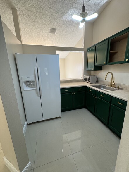 Building Photo - 3648 NW 83rd Ln