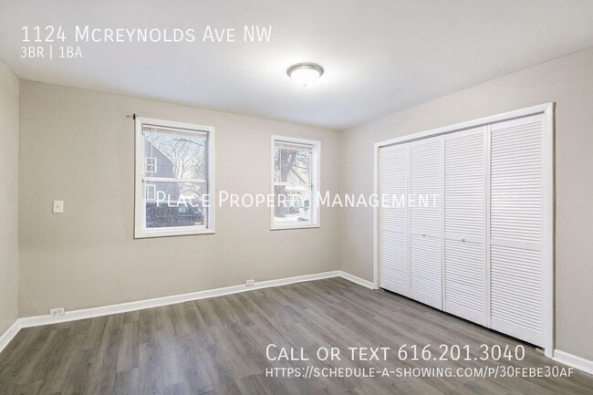 Building Photo - 1124 Mcreyonlds - 3 bedroom with four seas...