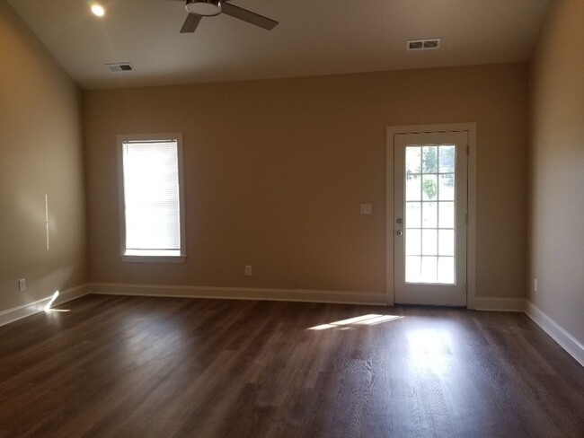 Building Photo - 806 NC-581