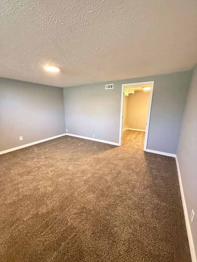 Building Photo - 4 bedroom/1 bath/detached storage building