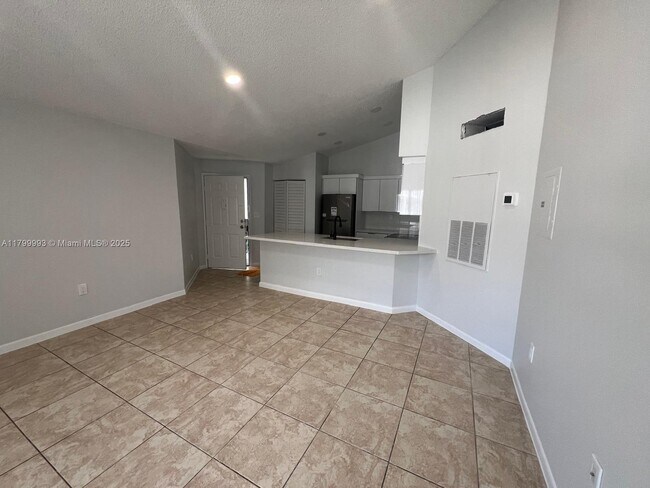 Building Photo - 2550 SW 18th Terrace