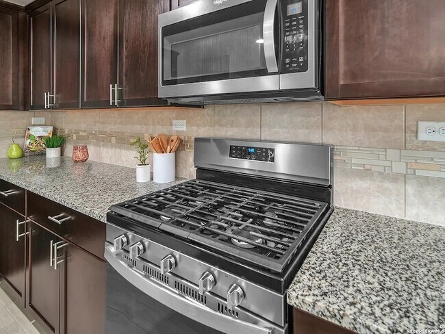 Building Photo - 12023 Sitio Plains