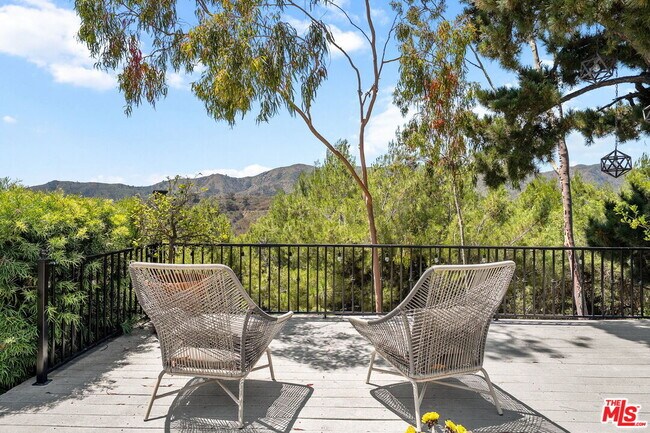 Building Photo - 2529 Pesquera Dr