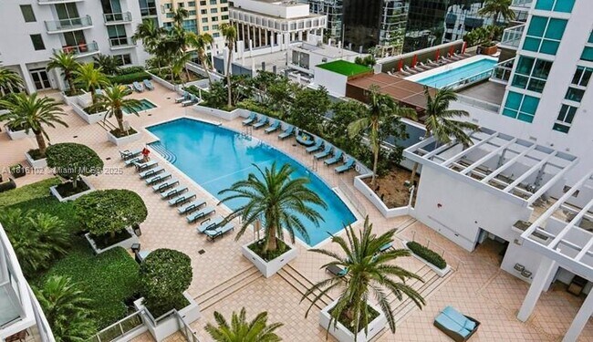 Building Photo - 1060 Brickell Ave