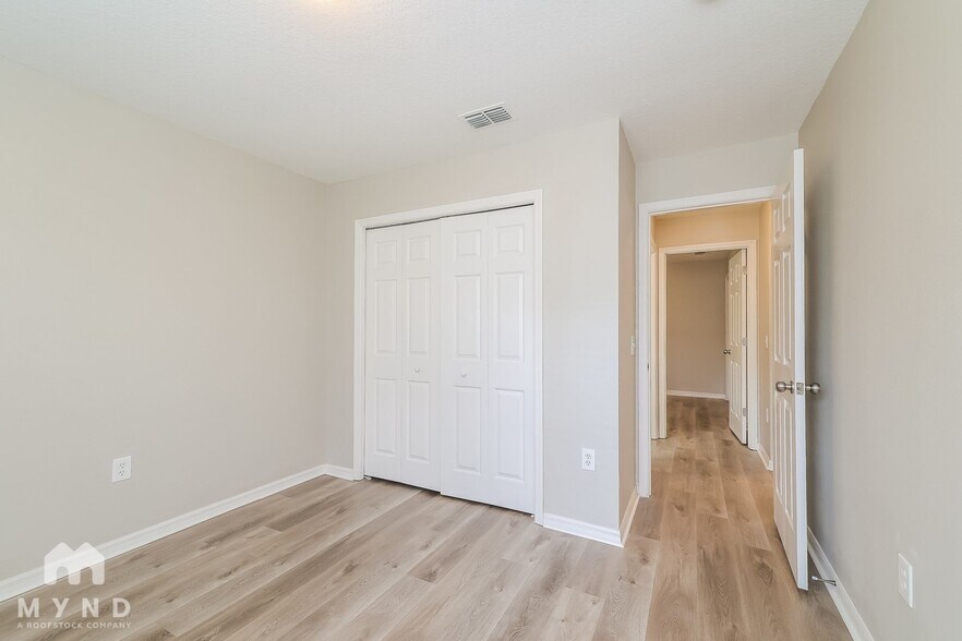 Building Photo - 2617 Hawthorne Ln