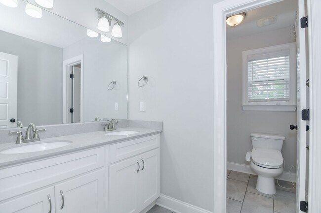 Building Photo - Beauty in Riverwood on Corner Lot!