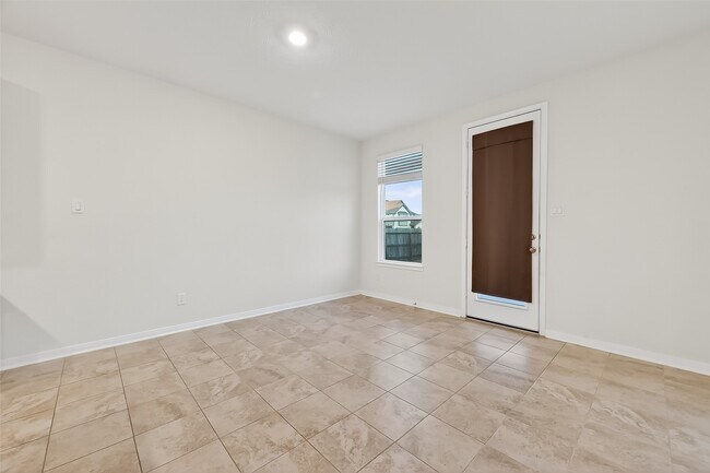 Building Photo - 5907 Osprey Dr