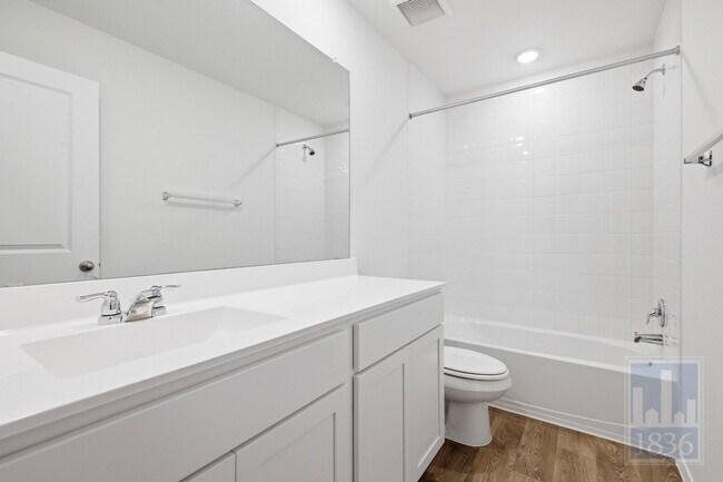 Building Photo - 306 Constanza Trl