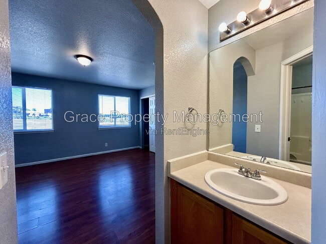 Building Photo - 424 W 91st Cir
