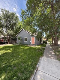 Building Photo - 804 E 7th St