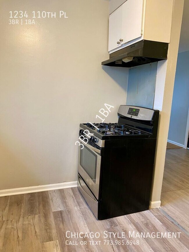 3 bed 1 bath with in unit W/D hookup 1234 W 110th Pl Chicago IL