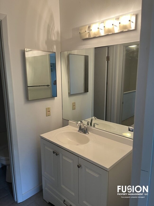 Building Photo - Bright 2-Bedroom Home Near Oakledge Park w/Pool!