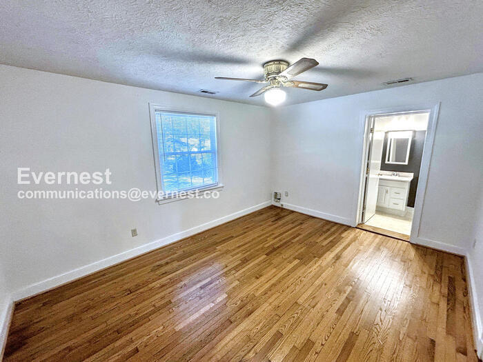 Building Photo - 5631 Swan Dr