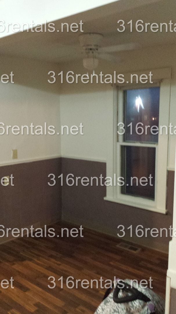 Building Photo - $795 - 2 bed 1 bath - Single Family Home