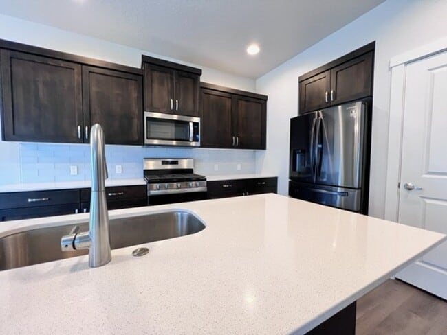 Building Photo - Beautiful Home in Meridian! Solar Power and Landscaping included.