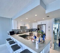 Building Photo - 2049 S Ocean Dr