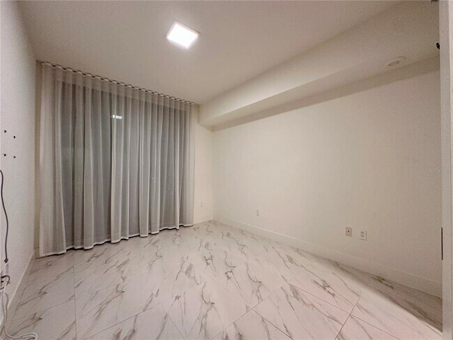 Building Photo - 2000 Metropica Wy
