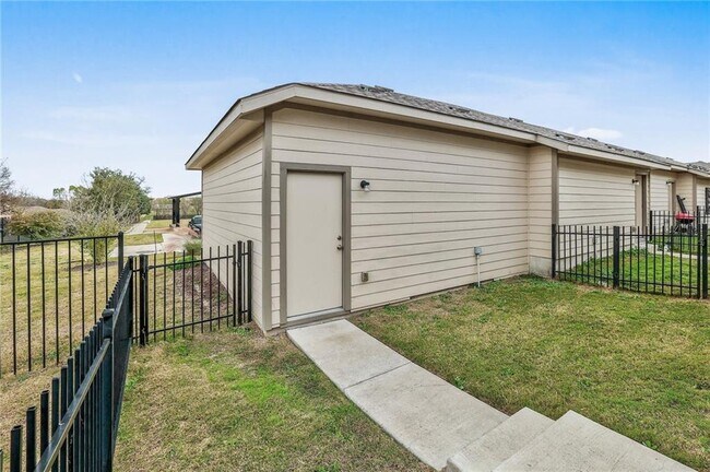 Building Photo - 525 N Heatherwilde Blvd
