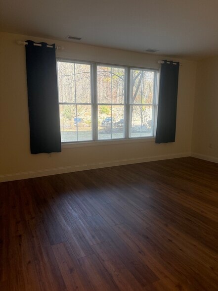 Building Photo - 5 Sally Sweet Way