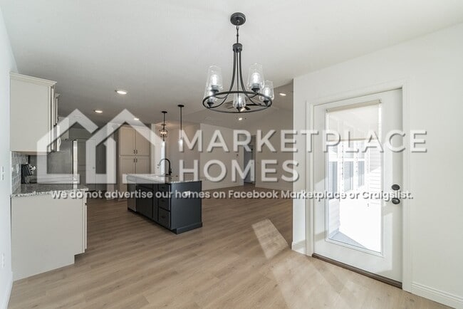 Building Photo - 2520 Lawton Dr