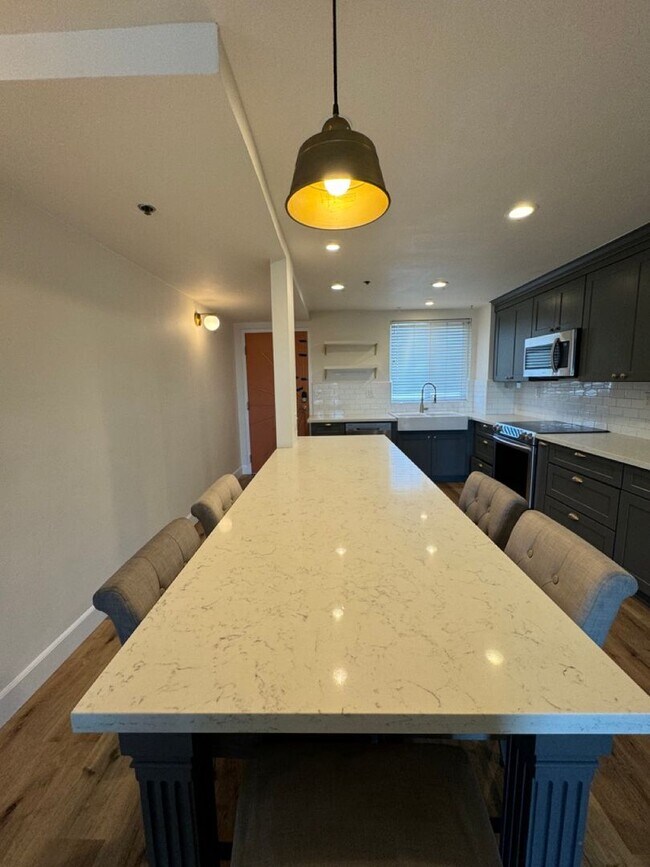 Building Photo - Amazing 4 Bedroom 2 Bath Condo in the heart of North Park!