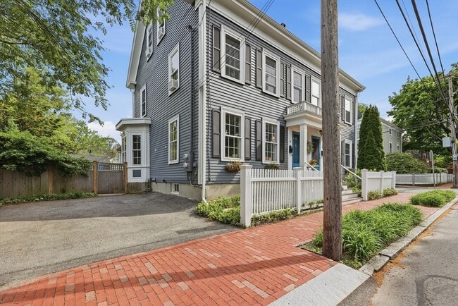 Building Photo - 37 Marlboro St