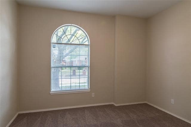 Building Photo - 2617 Zoeller Dr