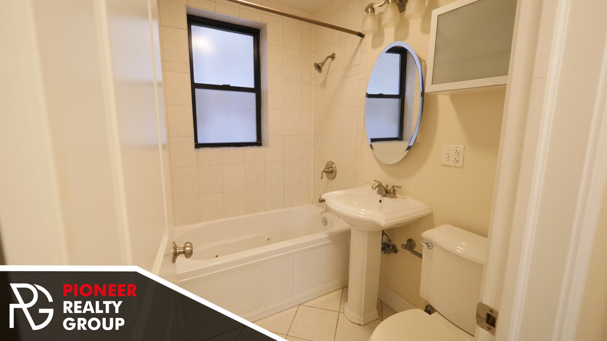 Building Photo - 736 W Addison St