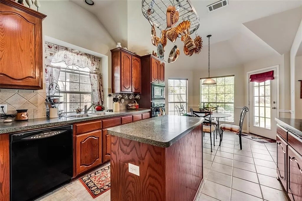 Building Photo - 7112 Brekenridge Dr