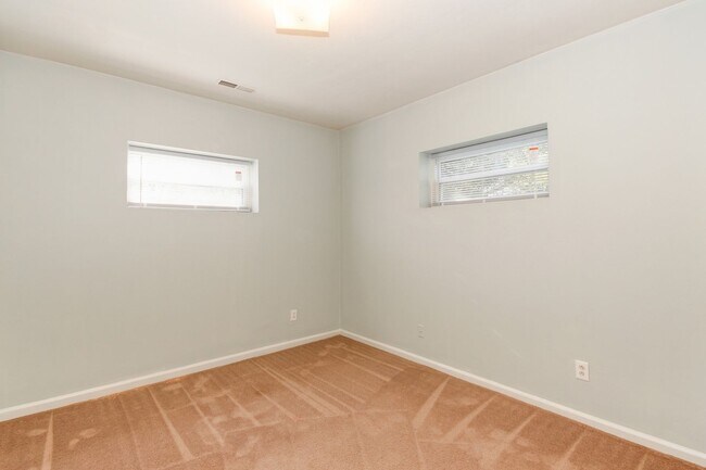 Building Photo - 1443 W 40th St