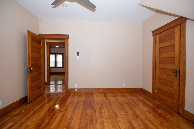 Building Photo - Convenient Location & Updated Amenities!