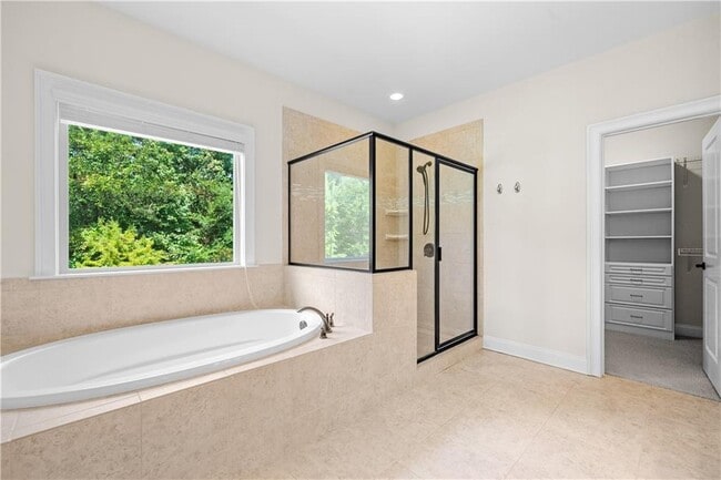 Building Photo - 3619 Strath Dr