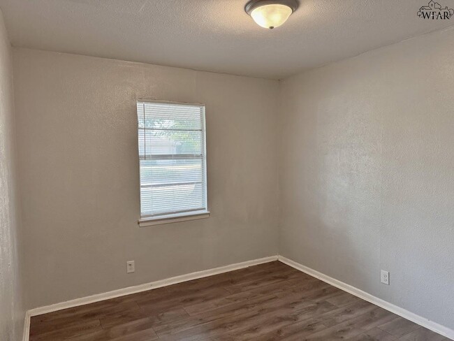 Building Photo - 4118 Palomino St